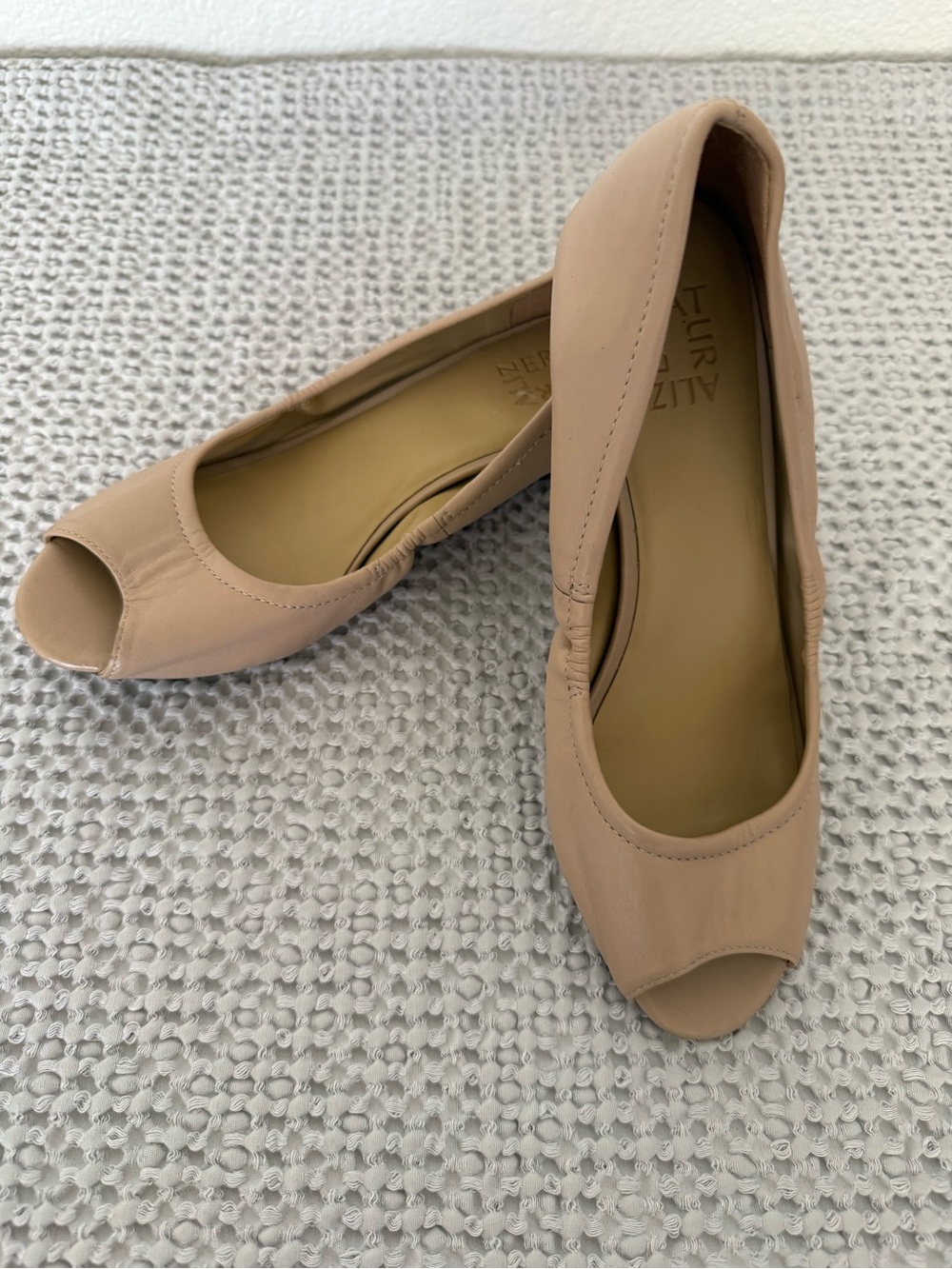 Naturalizer Women's Nude Peep-Toe Wedge Flats size 8.5M - Picture 6 of 8